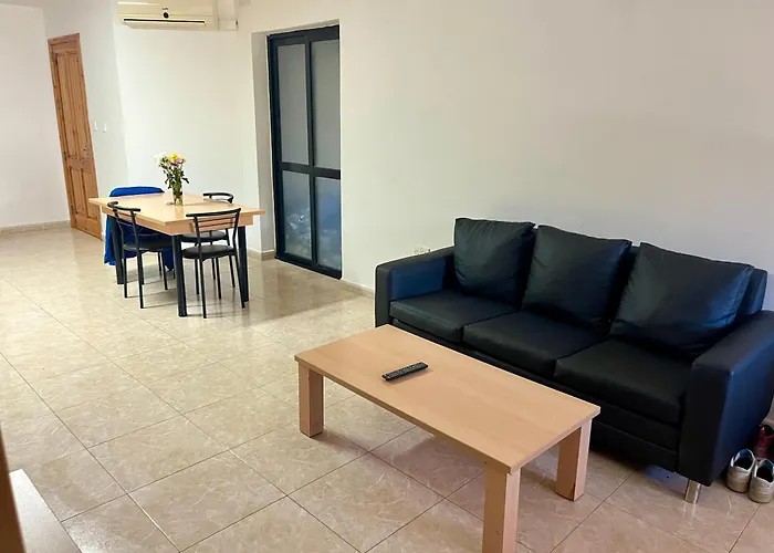 Private Double Bedroom In Shared Home Perfect Location